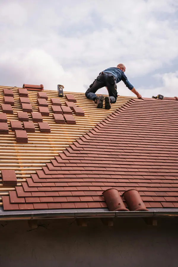 roofer working